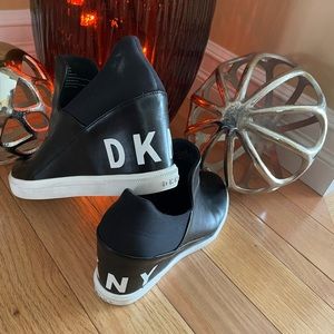 DKNY wedge runners